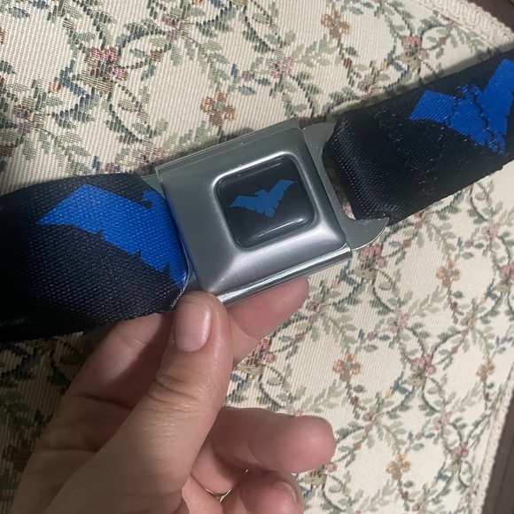 Black and Blue Seatbelt Belt Nightwing Logo DC Comics - Picture 2 of 6